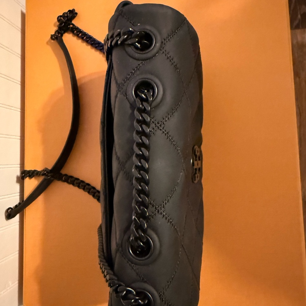 Tory Burch Willa Matte Small Shoulder Bag - Picture 8 of 10